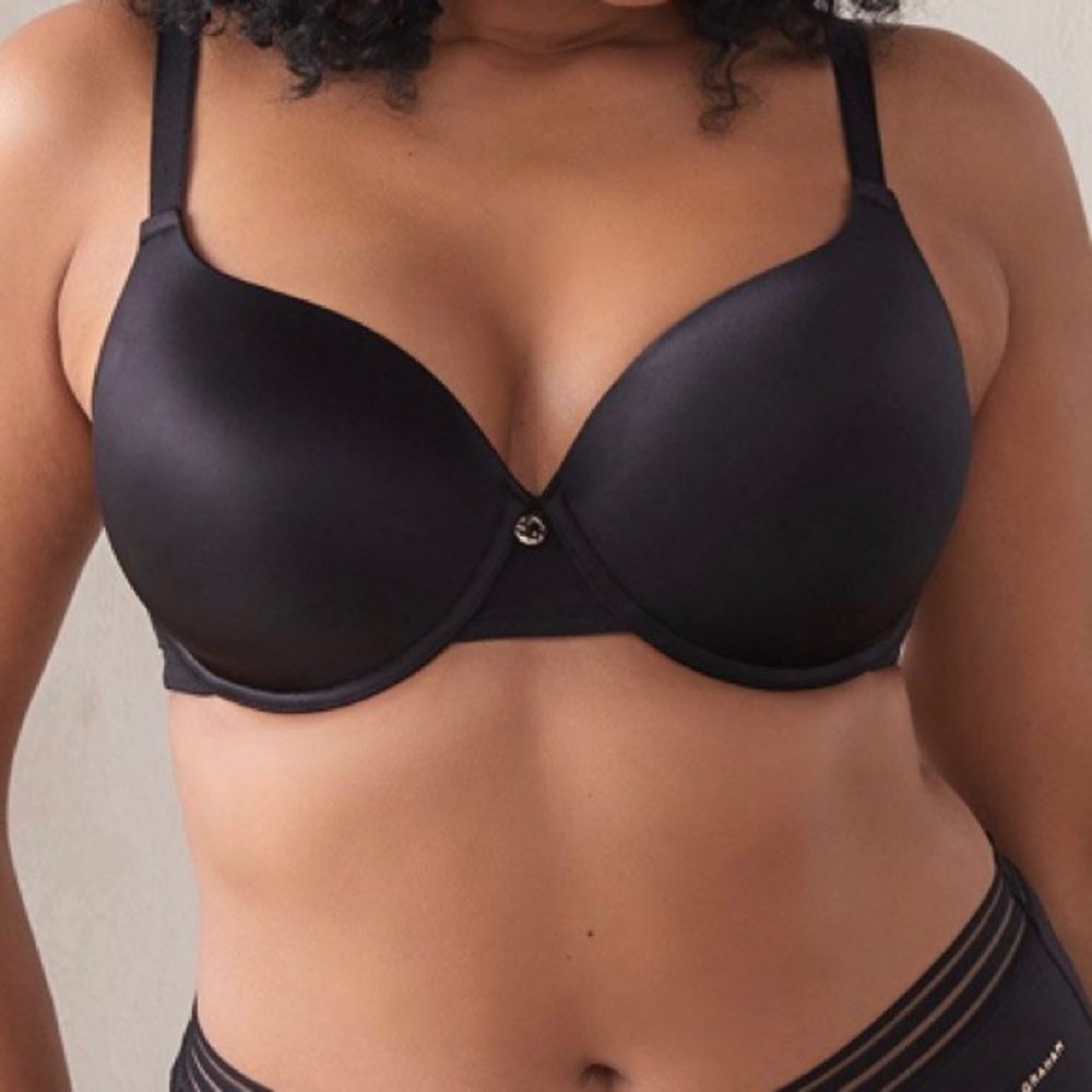 Ashley Graham-
Essentials Icon T-Shirt Bra (H Cup) MSRP $55
